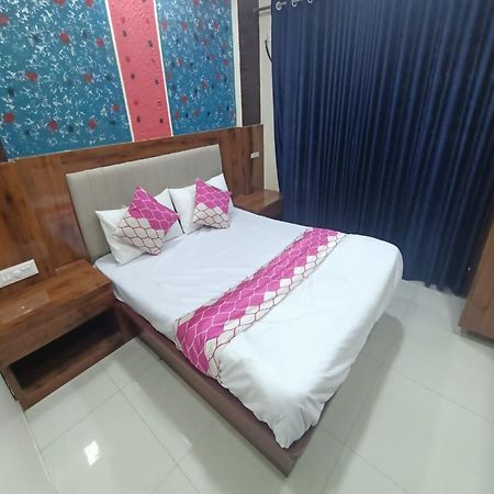 Hotel Om Sai Нави Мумбай Екстериор снимка
