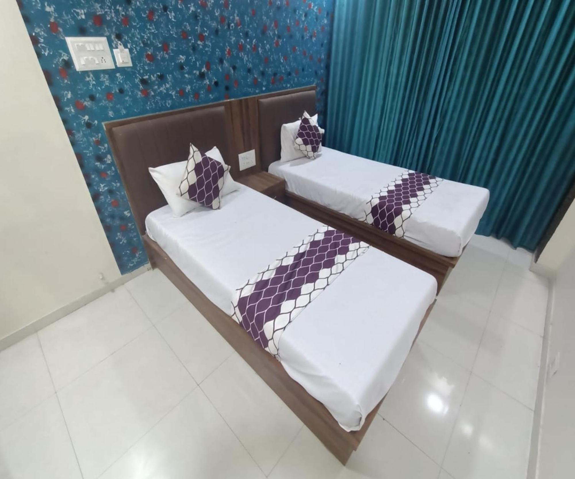 Hotel Om Sai Нави Мумбай Екстериор снимка