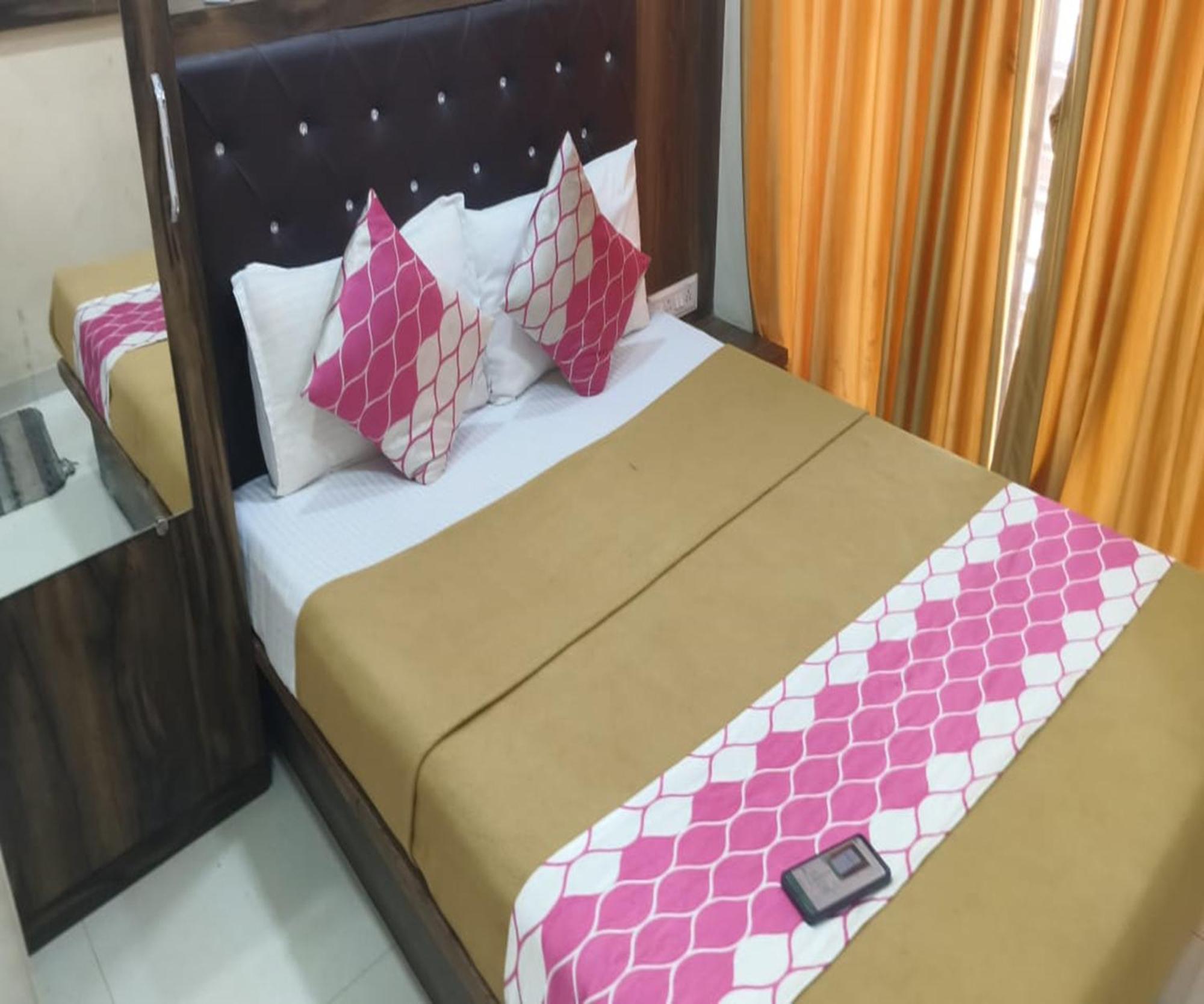 Hotel Om Sai Нави Мумбай Екстериор снимка