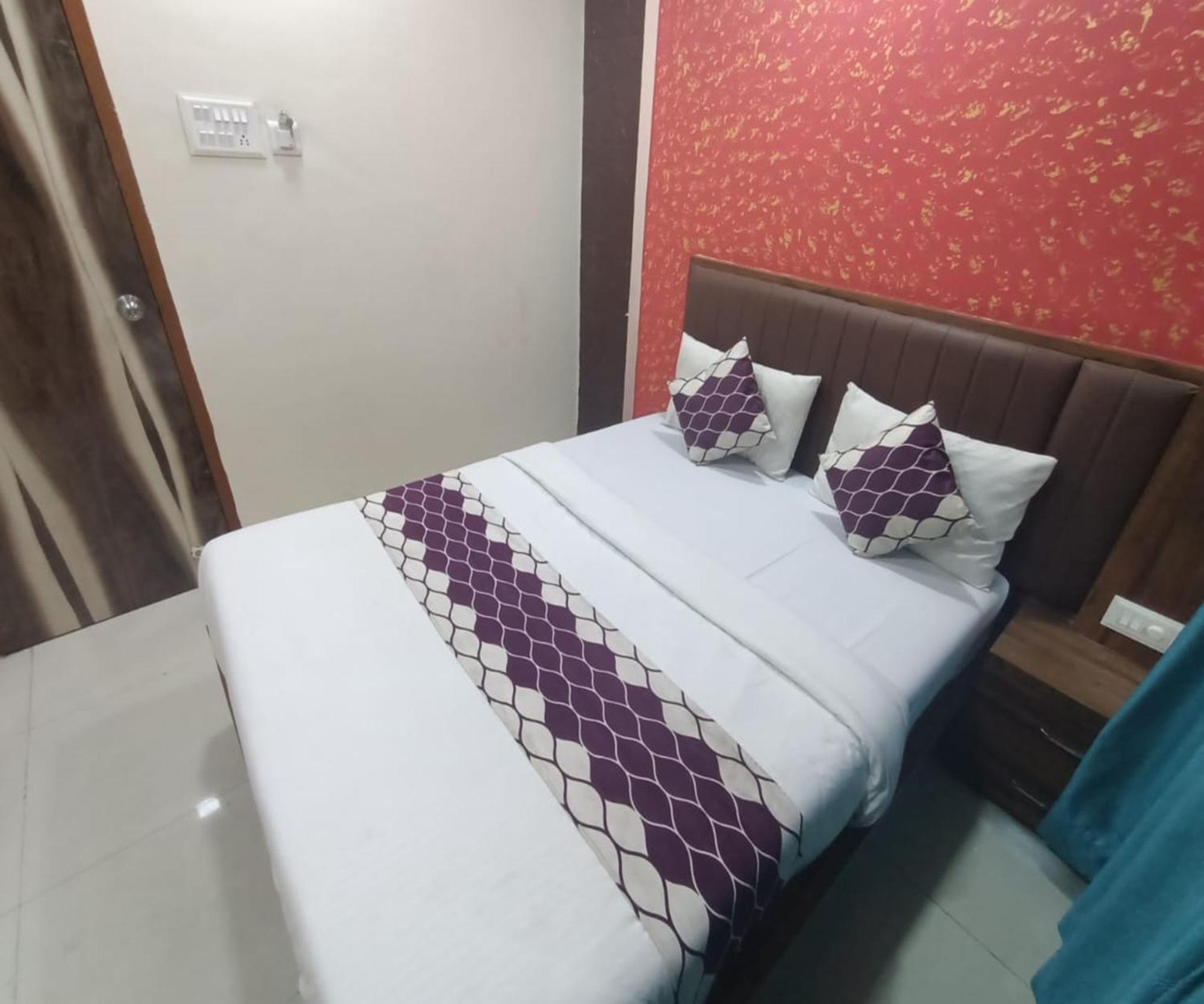 Hotel Om Sai Нави Мумбай Екстериор снимка