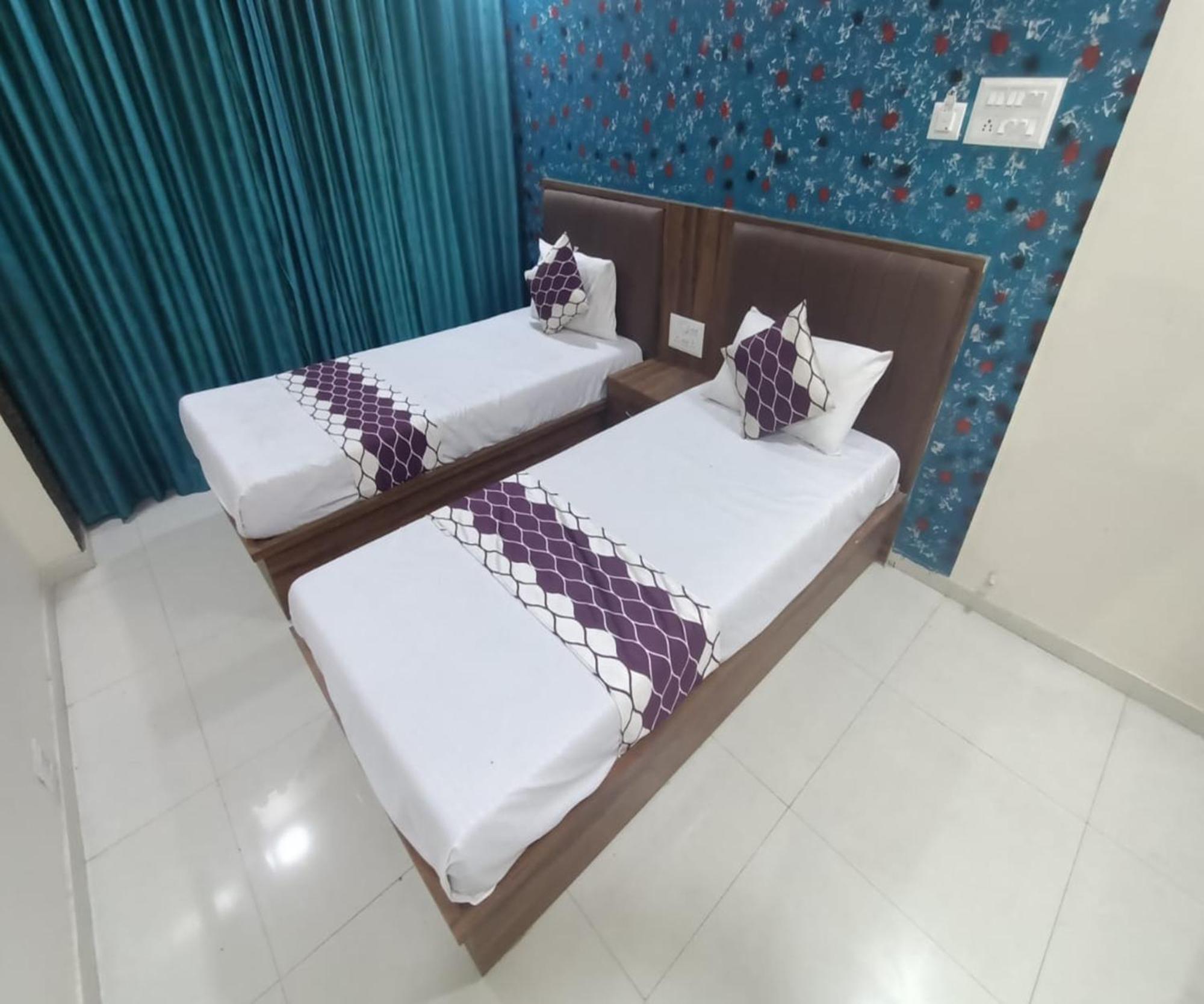 Hotel Om Sai Нави Мумбай Екстериор снимка
