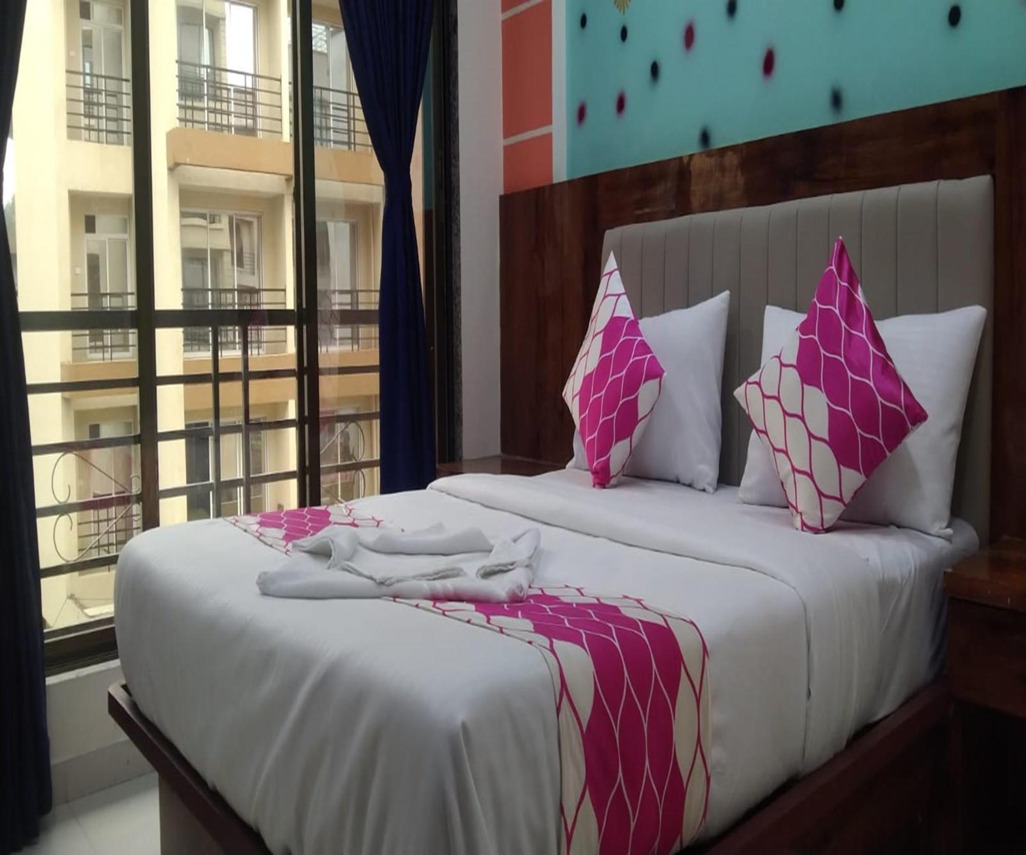 Hotel Om Sai Нави Мумбай Екстериор снимка