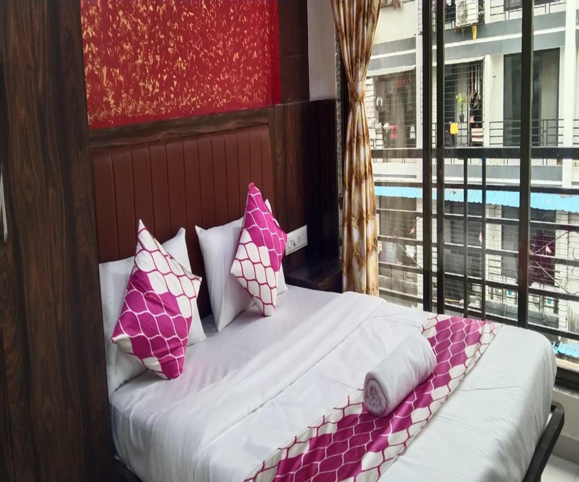 Hotel Om Sai Нави Мумбай Екстериор снимка